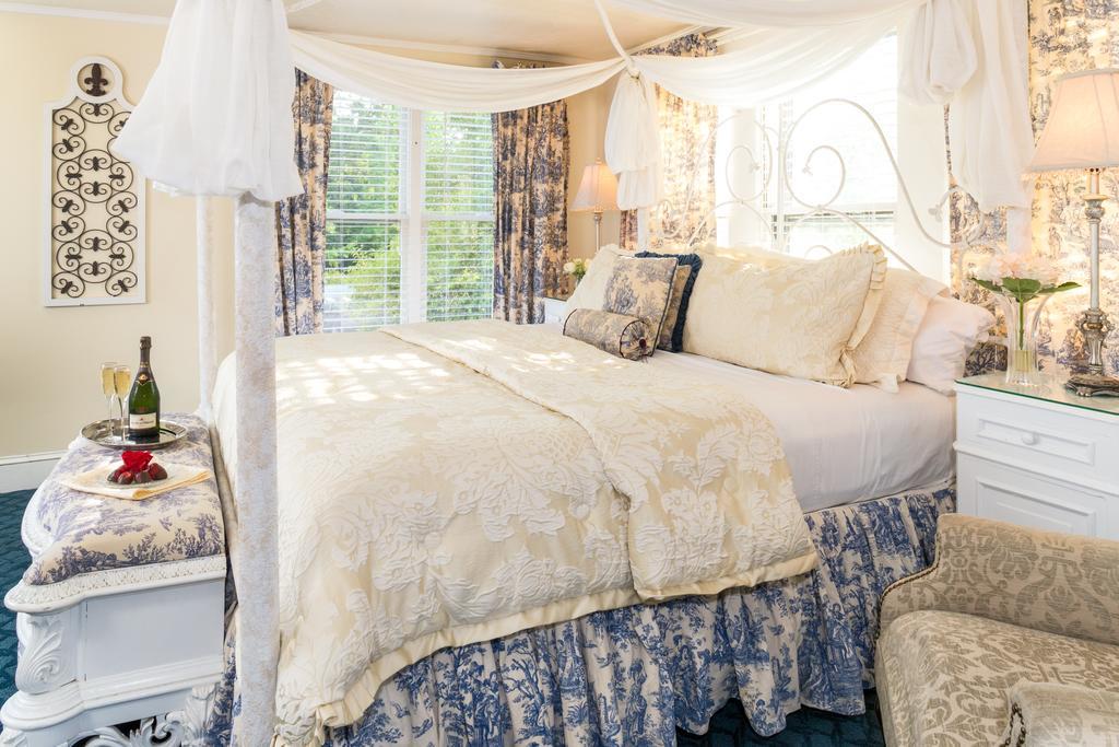 The Aerie Bed & Breakfast Ню Берн Екстериор снимка