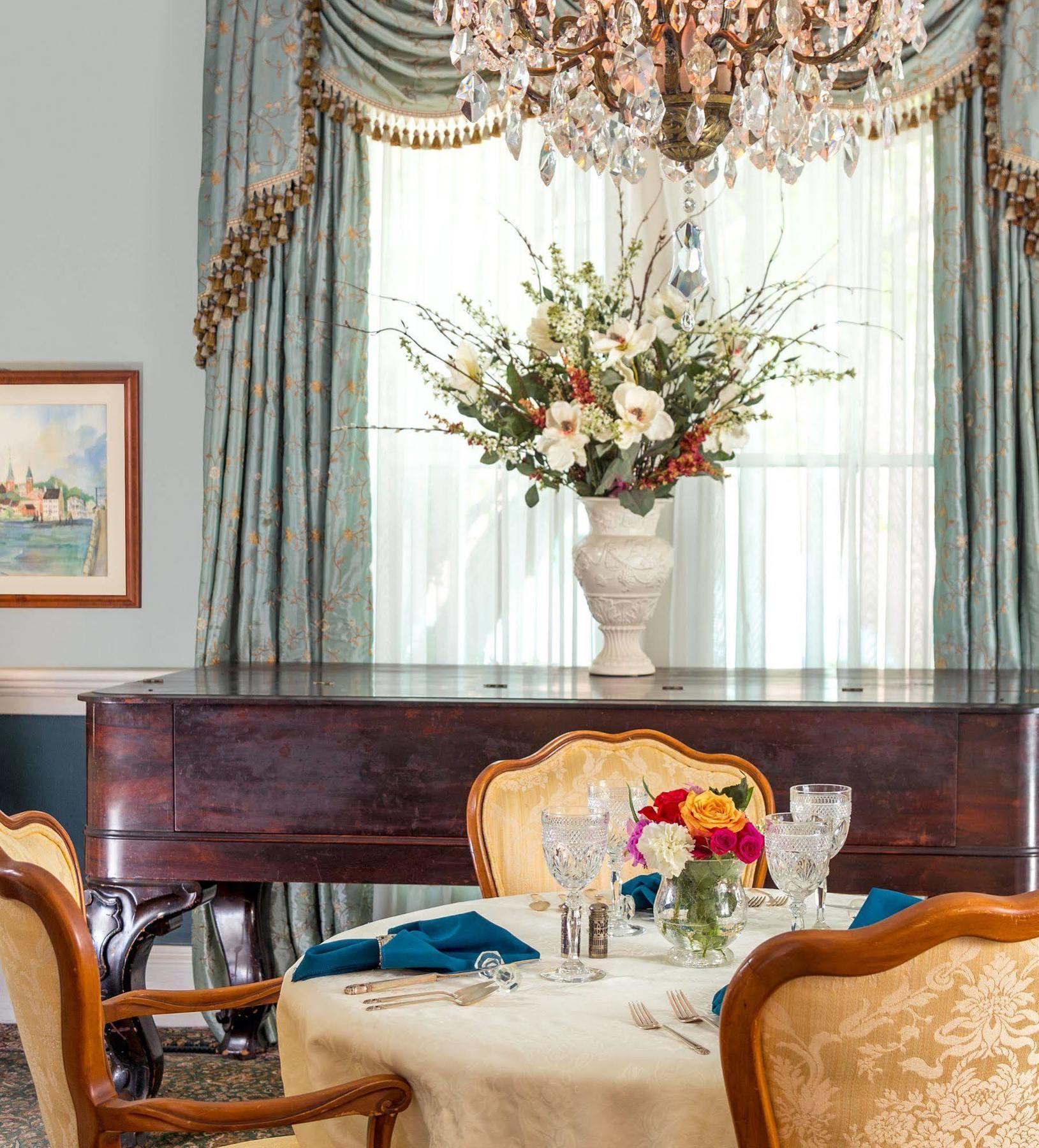 The Aerie Bed & Breakfast Ню Берн Екстериор снимка