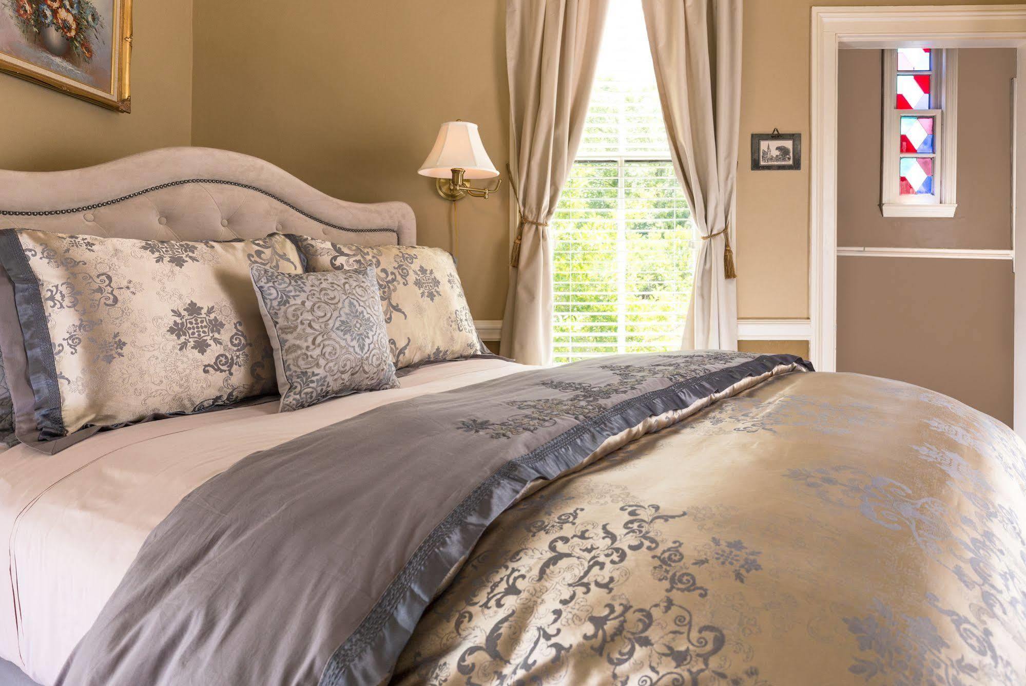 The Aerie Bed & Breakfast Ню Берн Екстериор снимка