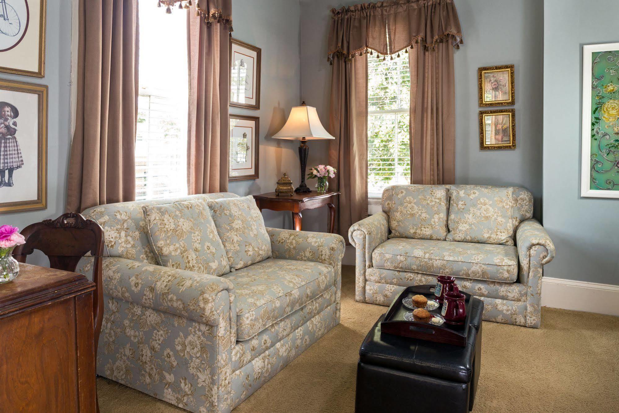The Aerie Bed & Breakfast Ню Берн Екстериор снимка