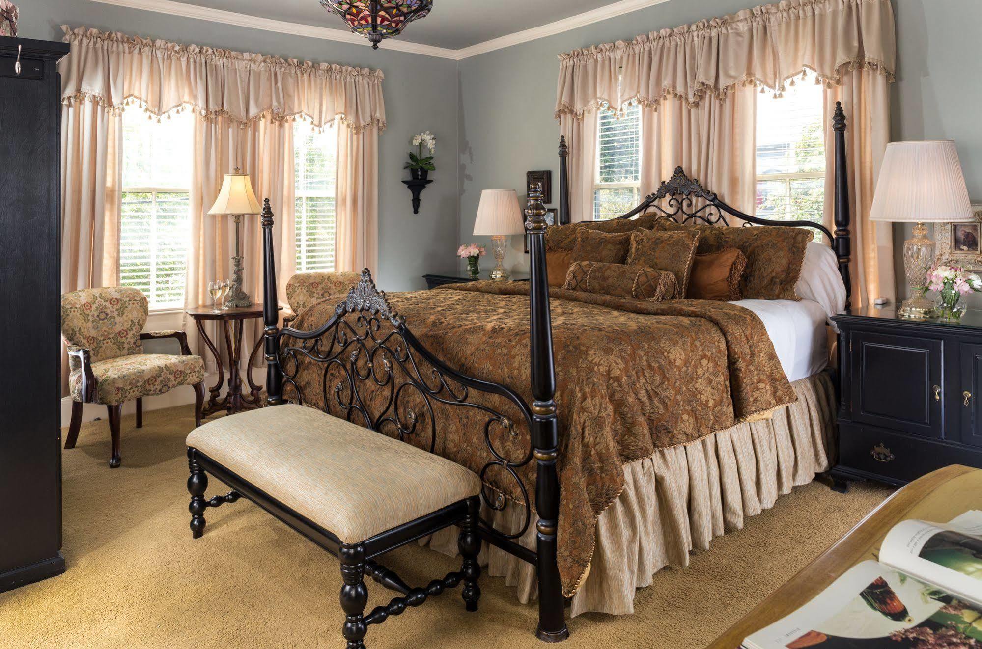 The Aerie Bed & Breakfast Ню Берн Екстериор снимка