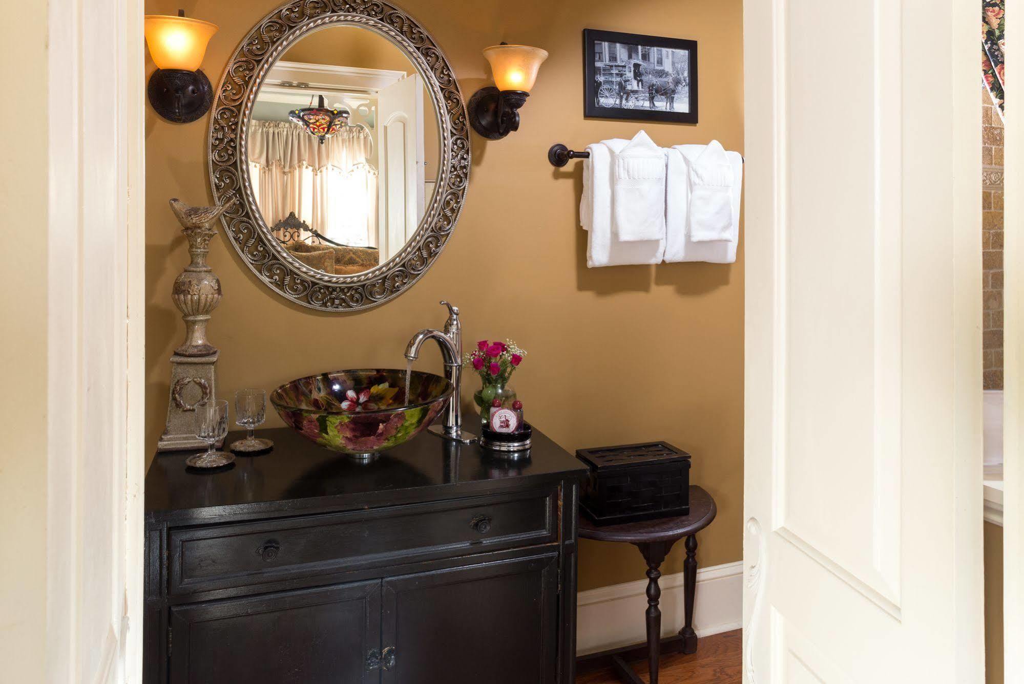 The Aerie Bed & Breakfast Ню Берн Екстериор снимка